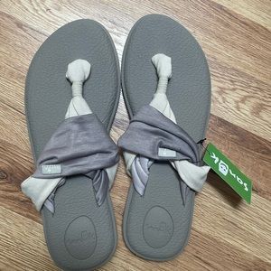 sanuk flip flops